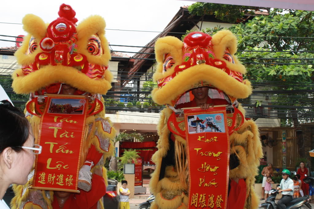 Dịch Vụ Cung Cấp Nhóm Nhảy, Nhóm Cổ Động